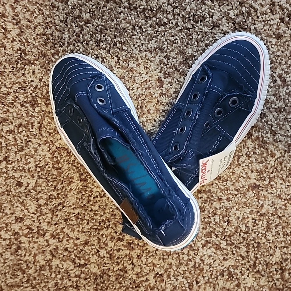 Slip on sneakers